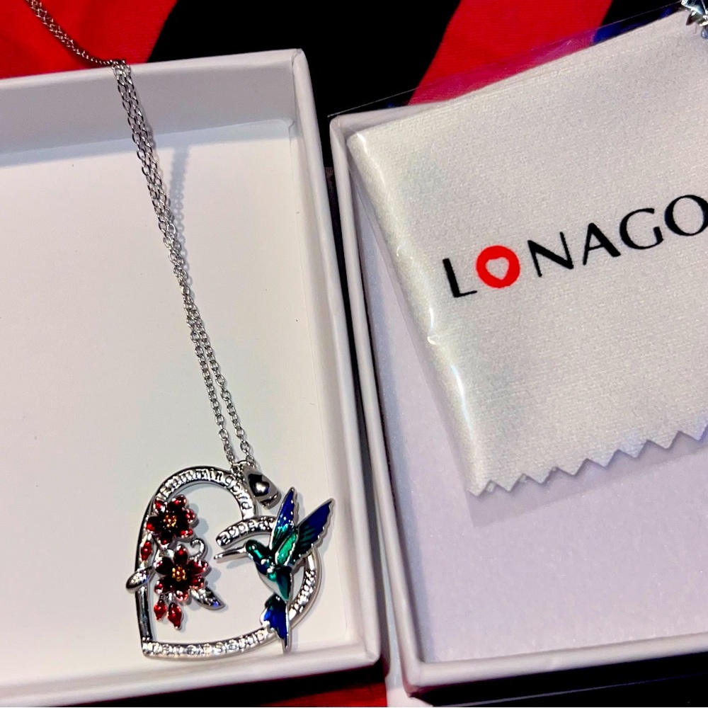 Lonago heart-shaped hummingbird necklace